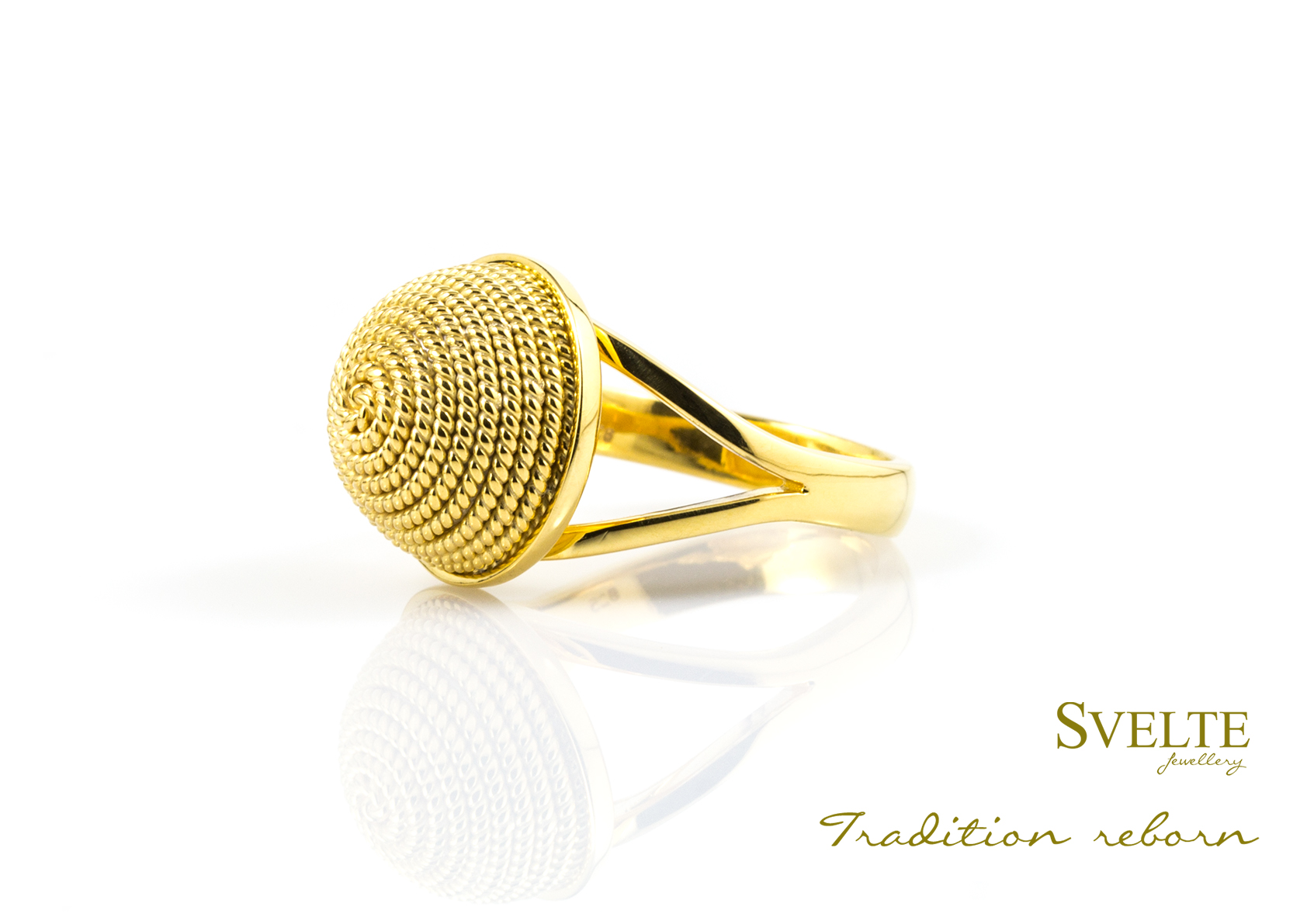 Petite gold Swirl Ring